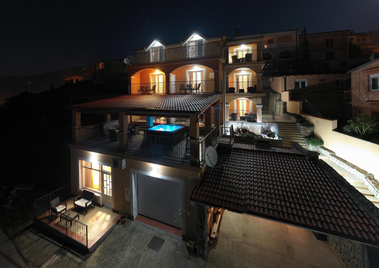 Apartments Lucia Senj 1 エクステリア 写真