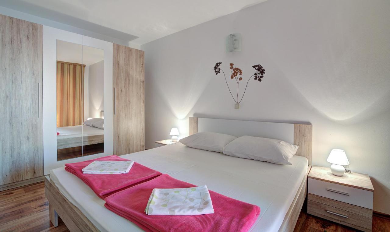 Apartments Lucia Senj 1 エクステリア 写真