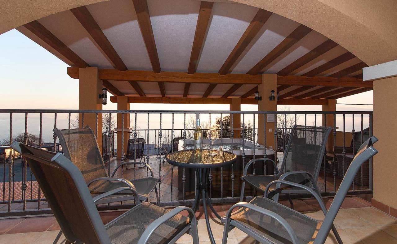 Apartments Lucia Senj 1 エクステリア 写真