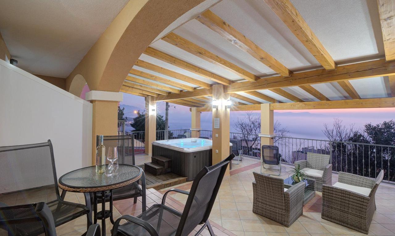 Apartments Lucia Senj 1 エクステリア 写真