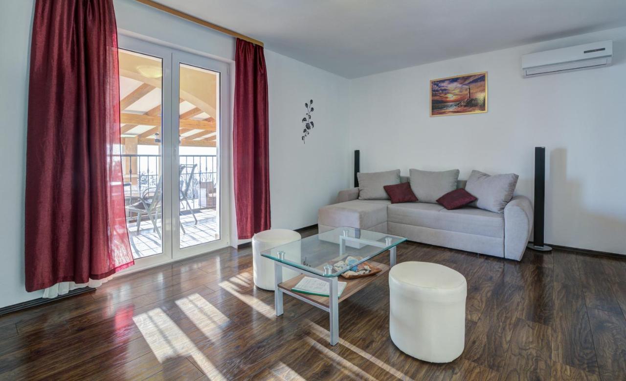 Apartments Lucia Senj 1 エクステリア 写真