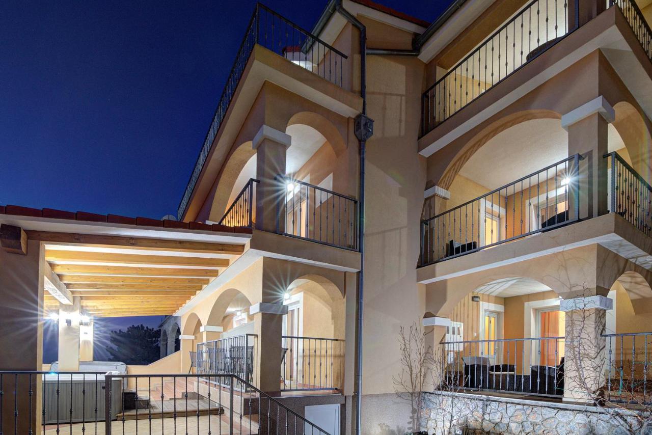 Apartments Lucia Senj 1 エクステリア 写真